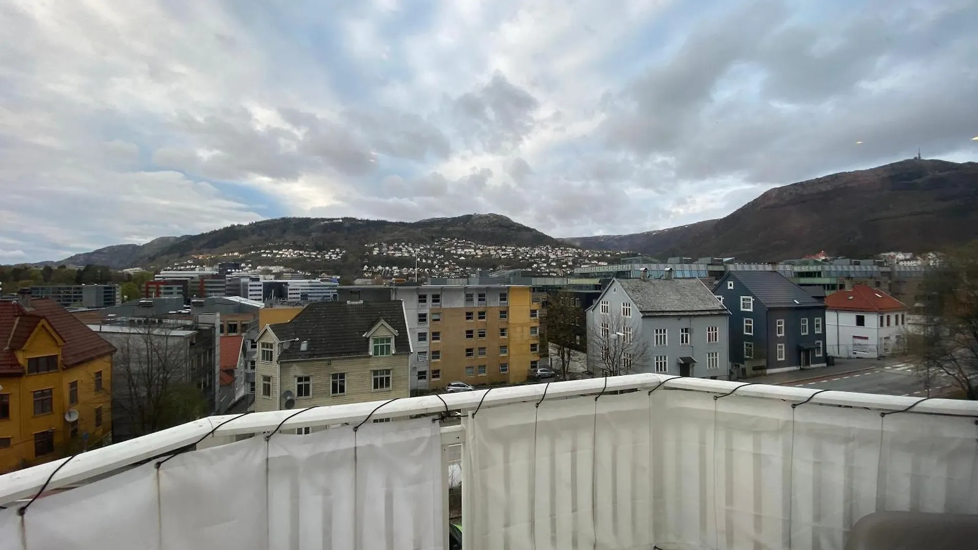 Moderne Og Sentral Leilighet Med Terrasse! Appartement Bergen Noorwegen
